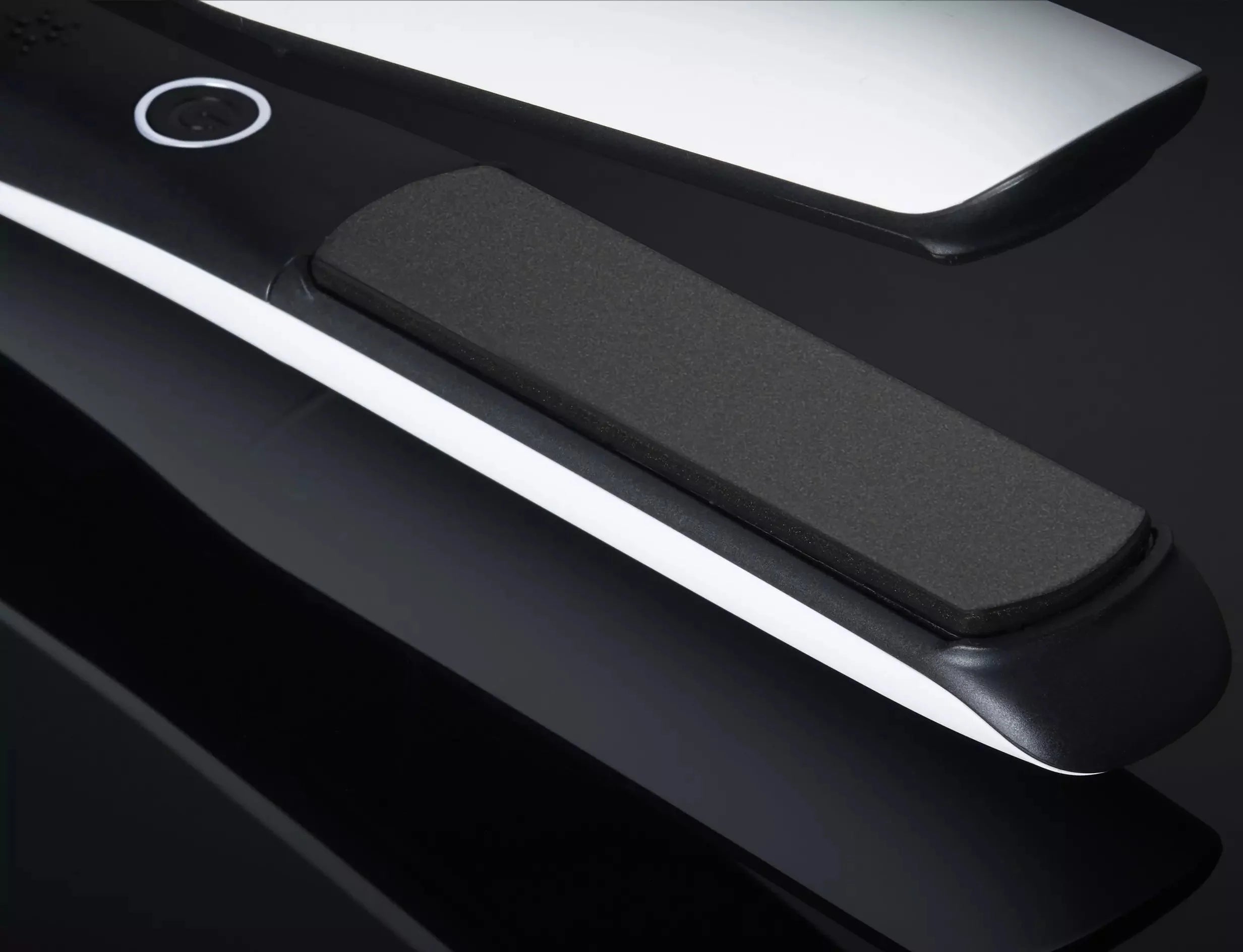 GHD Platinum+ Smart Styler 1" White